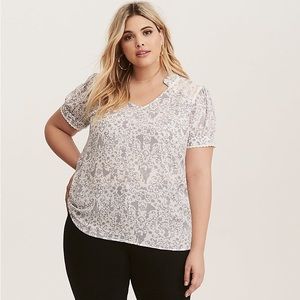 NWT🍎Torrid Snow White Blouse - SOLD OUT ONLINE 3X